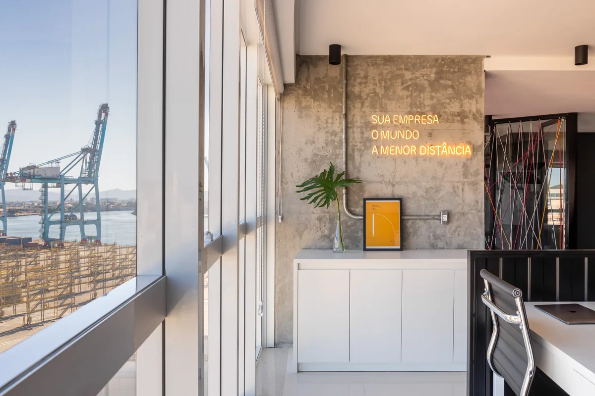 Escritório de Comex — negócios em Itajaí, SC, foto Mariana Koentopp (9/14)