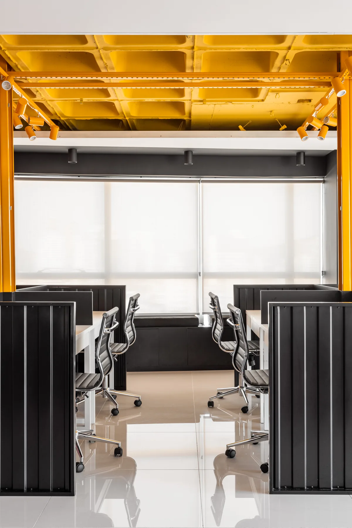 Escritório de Comex — negócios em Itajaí, SC, foto Mariana Koentopp (13/14)